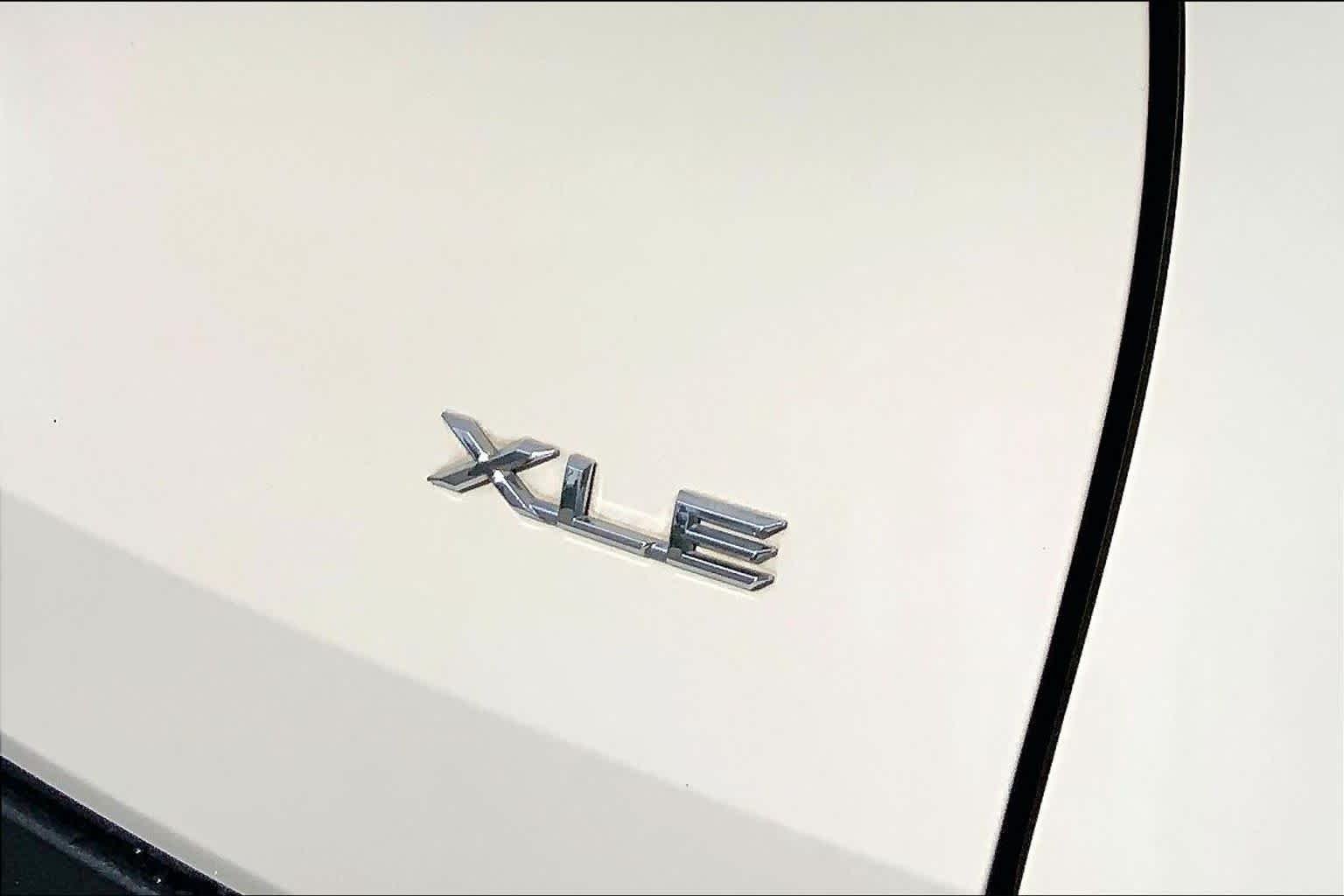 Used 2024 Coastal Cream Toyota XLE image 30