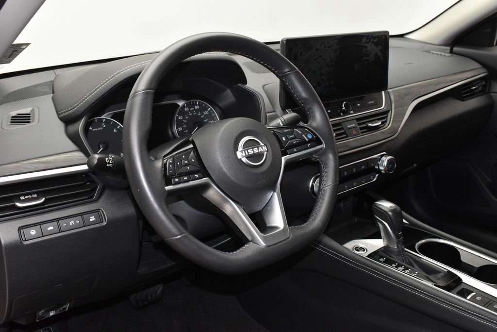 Used 2024 Red Nissan 2.5 SV image 17