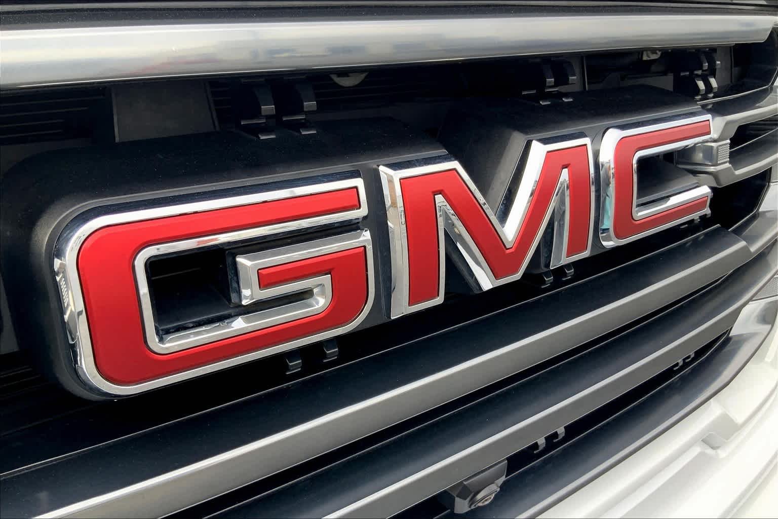 Used 2020 Summit White GMC AT4 image 29