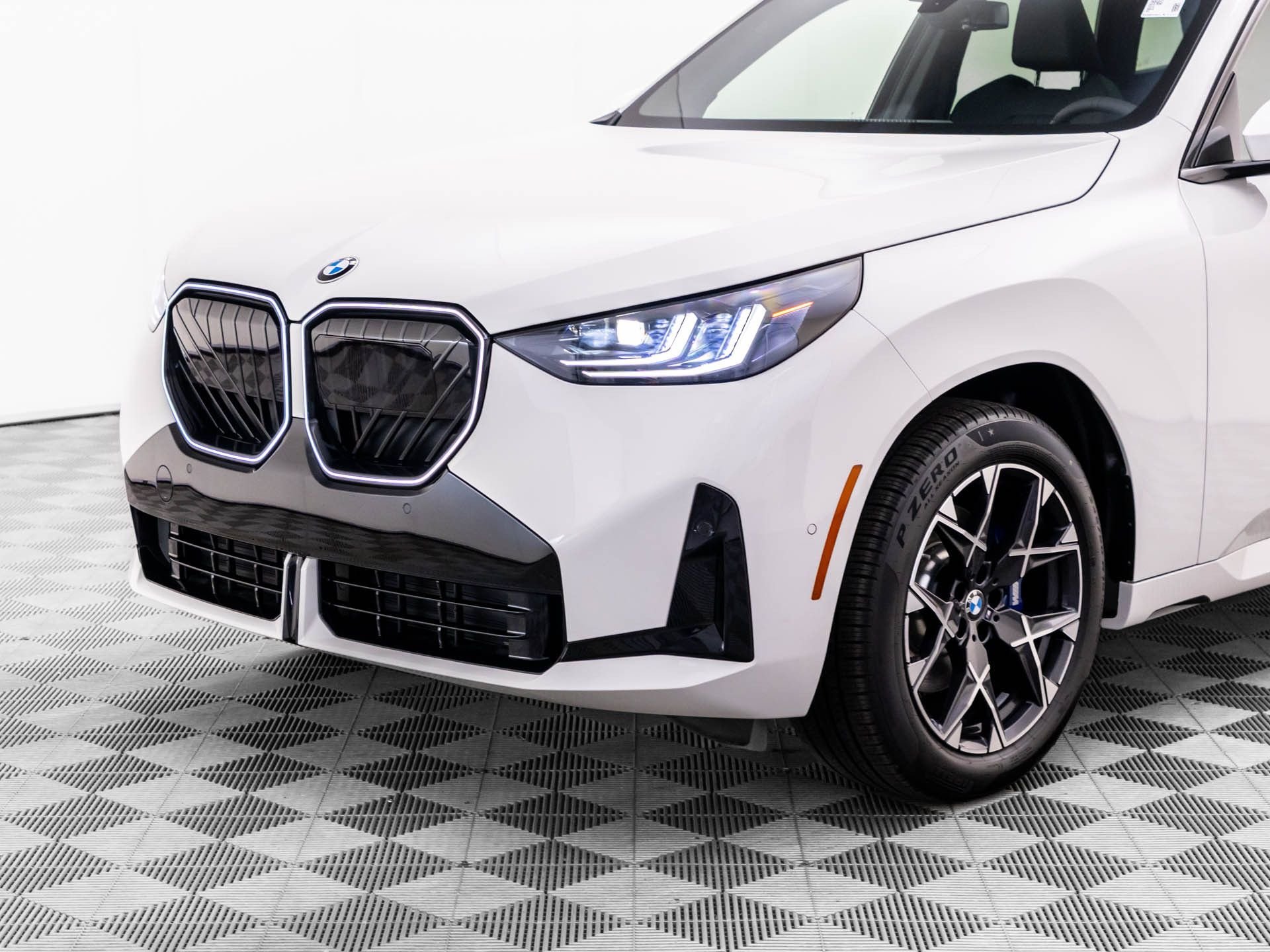 New 2026 Alpine White BMW 30 xDrive image 37