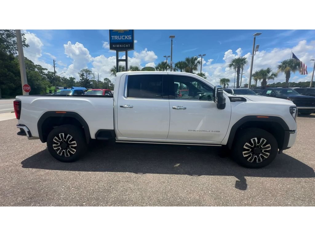 Used 2024 White Frost Tricoat GMC Denali Ultimate image 9