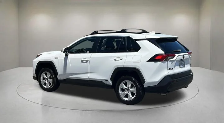 Used 2021 Super White Toyota XLE image 2