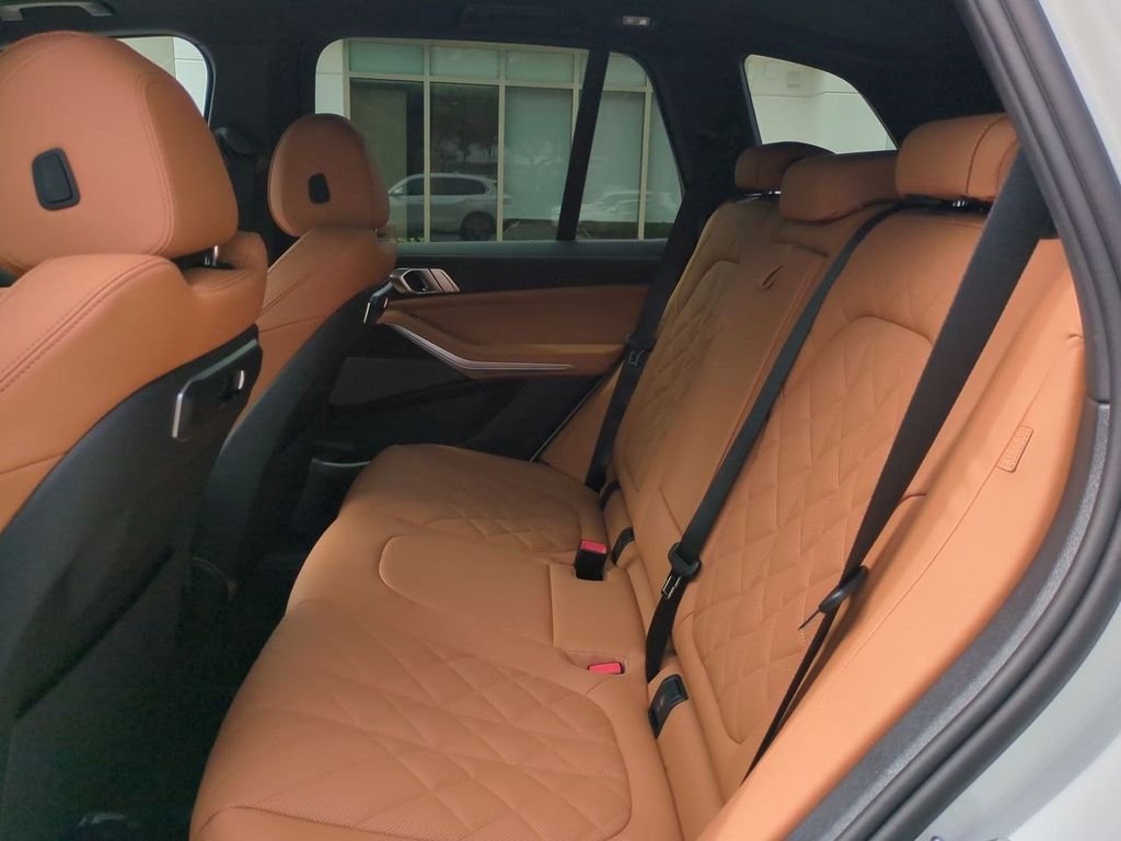 New 2026 White Metallic BMW xDrive40i image 14