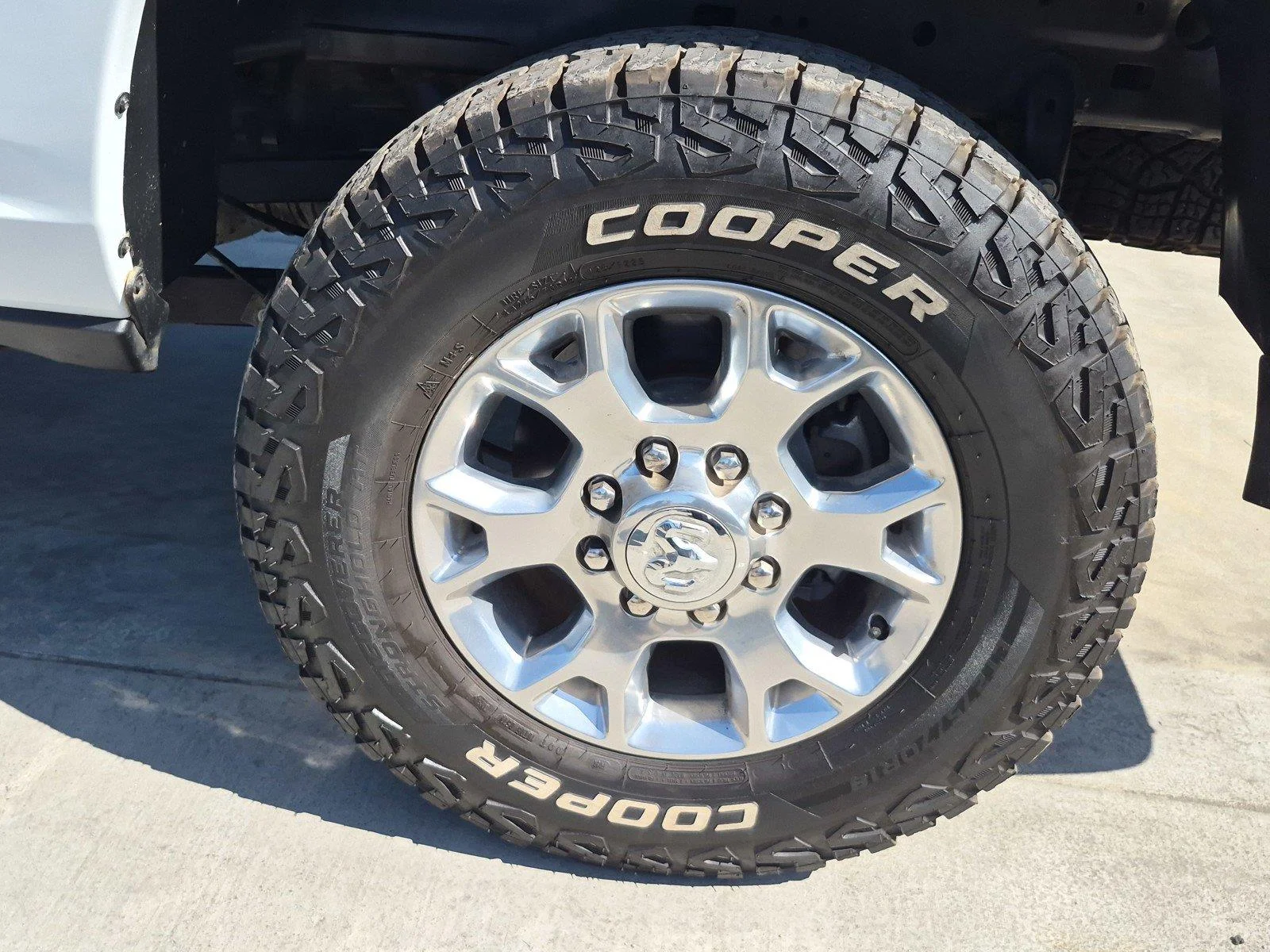 Used 2024  RAM TRUCK LARAM image 14