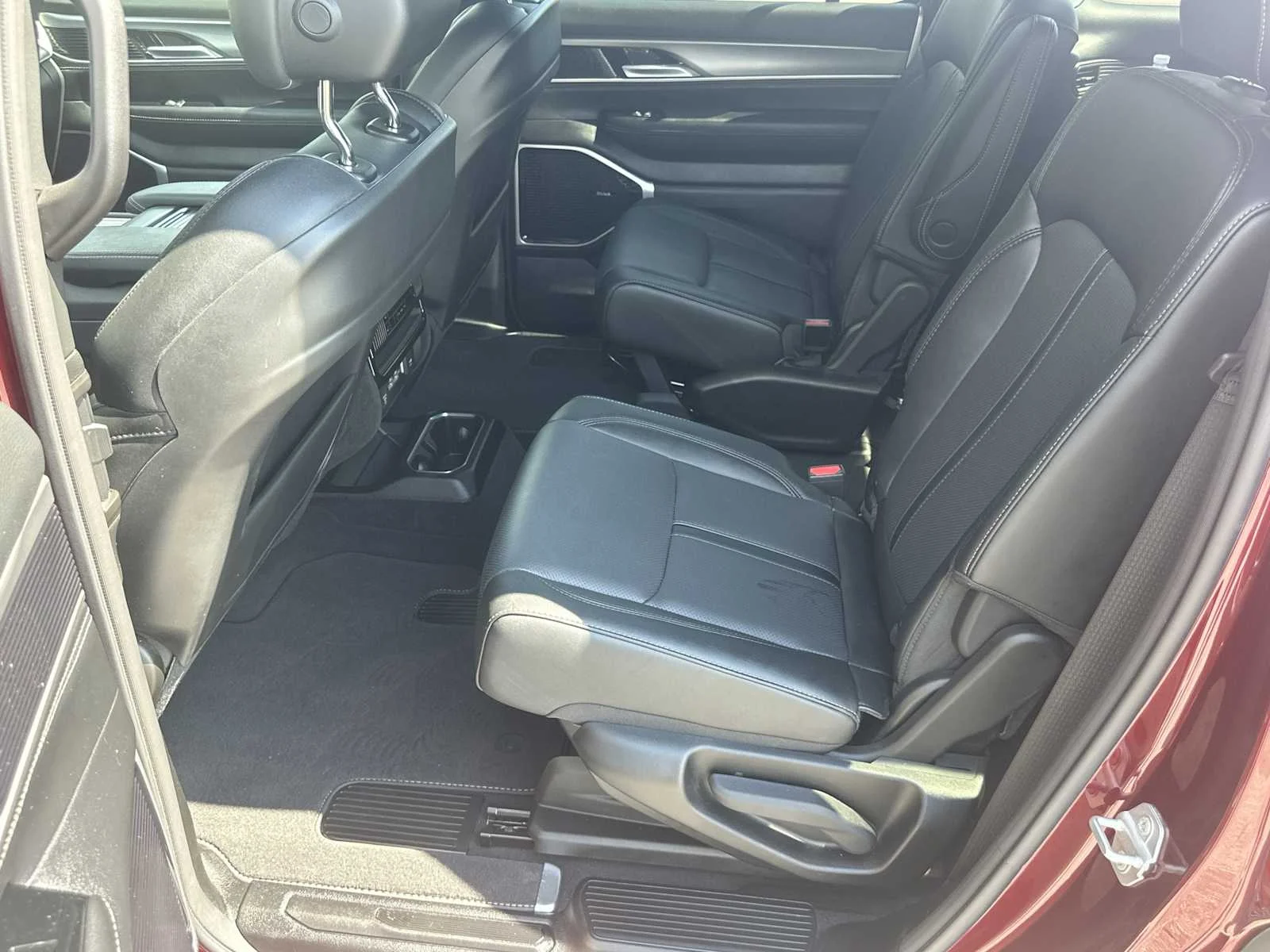 New 2026 Velvet Red Pearl-Coat Exterior Paint Jeep Limited Altitude image 20