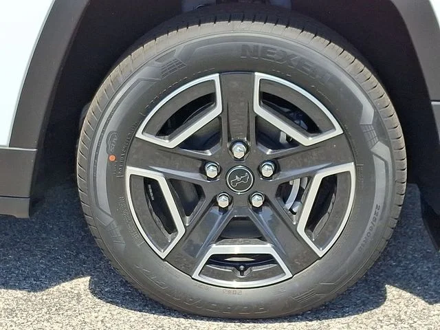 New 2026 White Jeep Laredo image 7