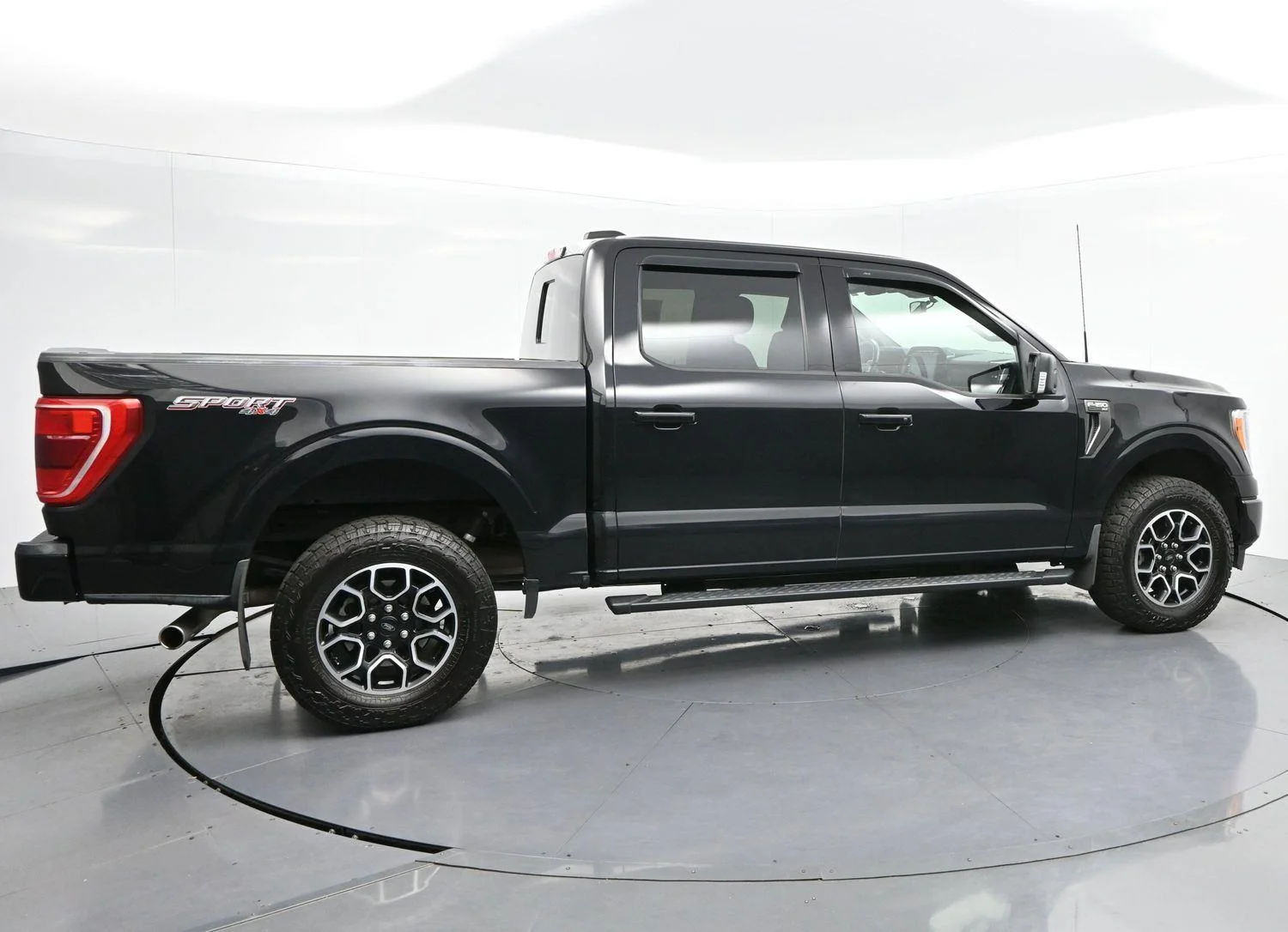 Used 2022 Agate Black Ford XLT image 8