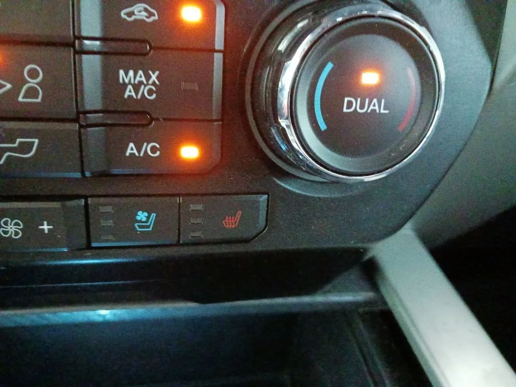 Used 2020 Black Ford Lariat image 25