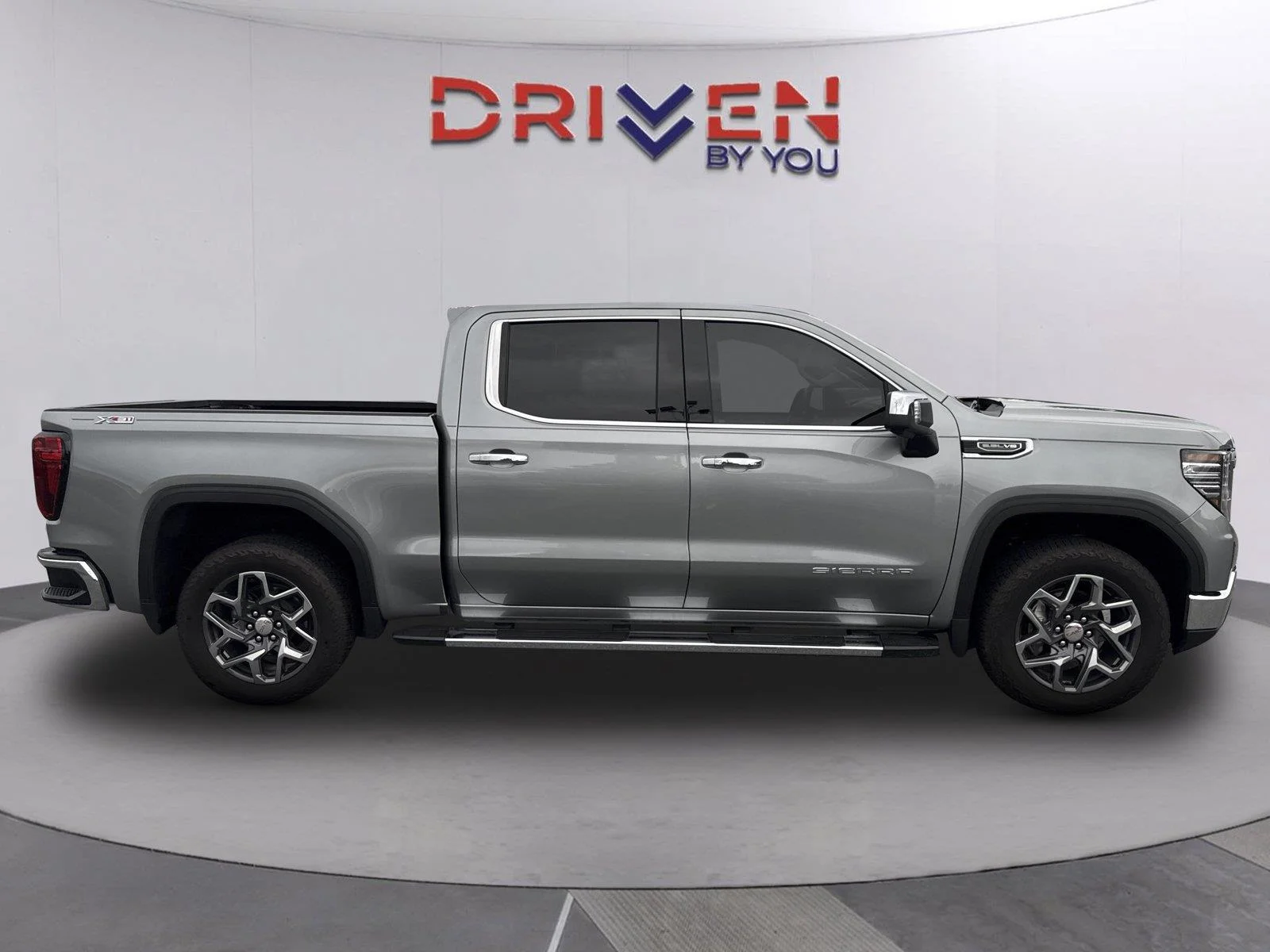 Used 2025 Sterling Metallic GMC SLT image 3
