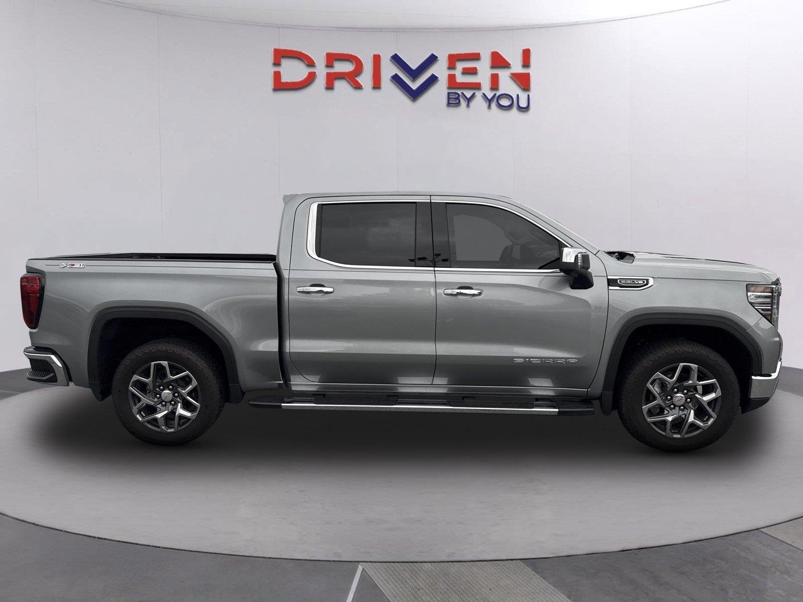 Used 2025 Sterling Metallic GMC SLT image 3
