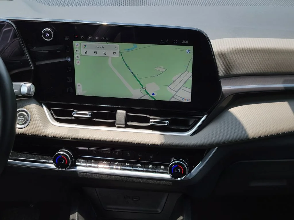Used 2025 Summit White Chevrolet LT image 21