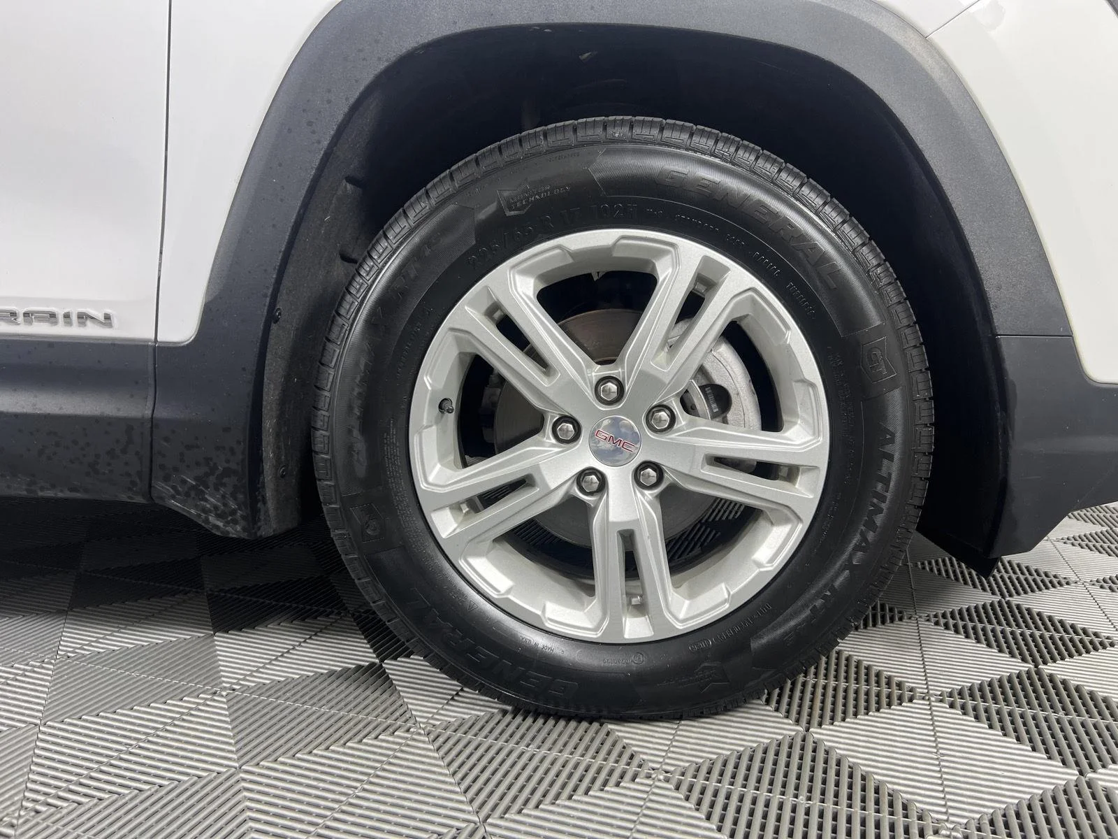 Used 2024 Summit White GMC SLE image 13