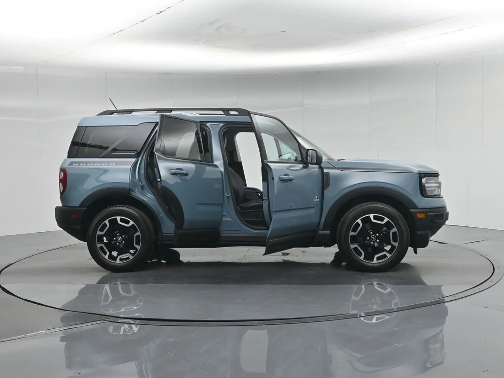 Used 2023  Ford Outer Banks image 4