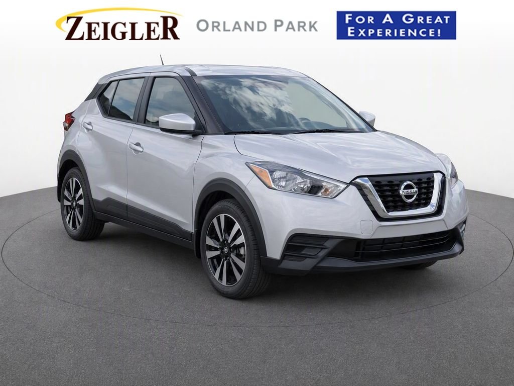 Used 2018 Silver Nissan SV image 1