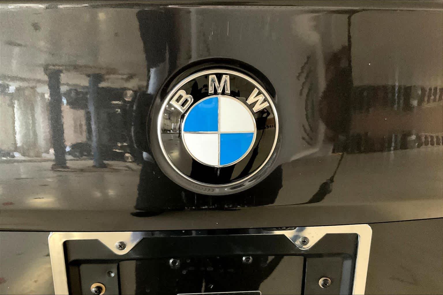 Certified Used 2025 Dark Graphite Metallic BMW 530i image 31