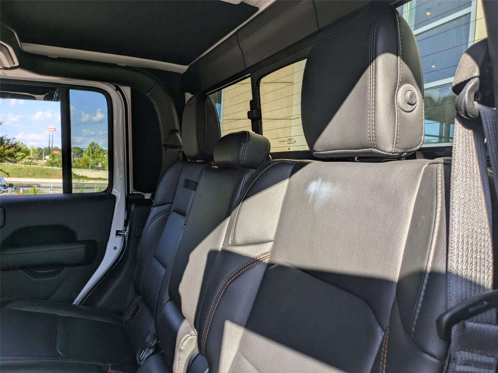 Used 2021 Bright White Clearcoat Jeep Mojave image 24