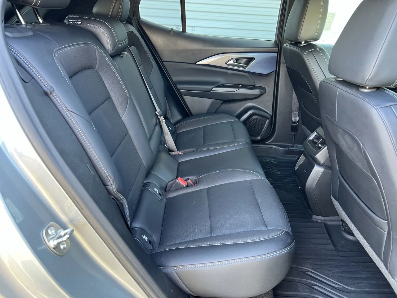 2024 Chevrolet Equinox EV LT - Photo 29