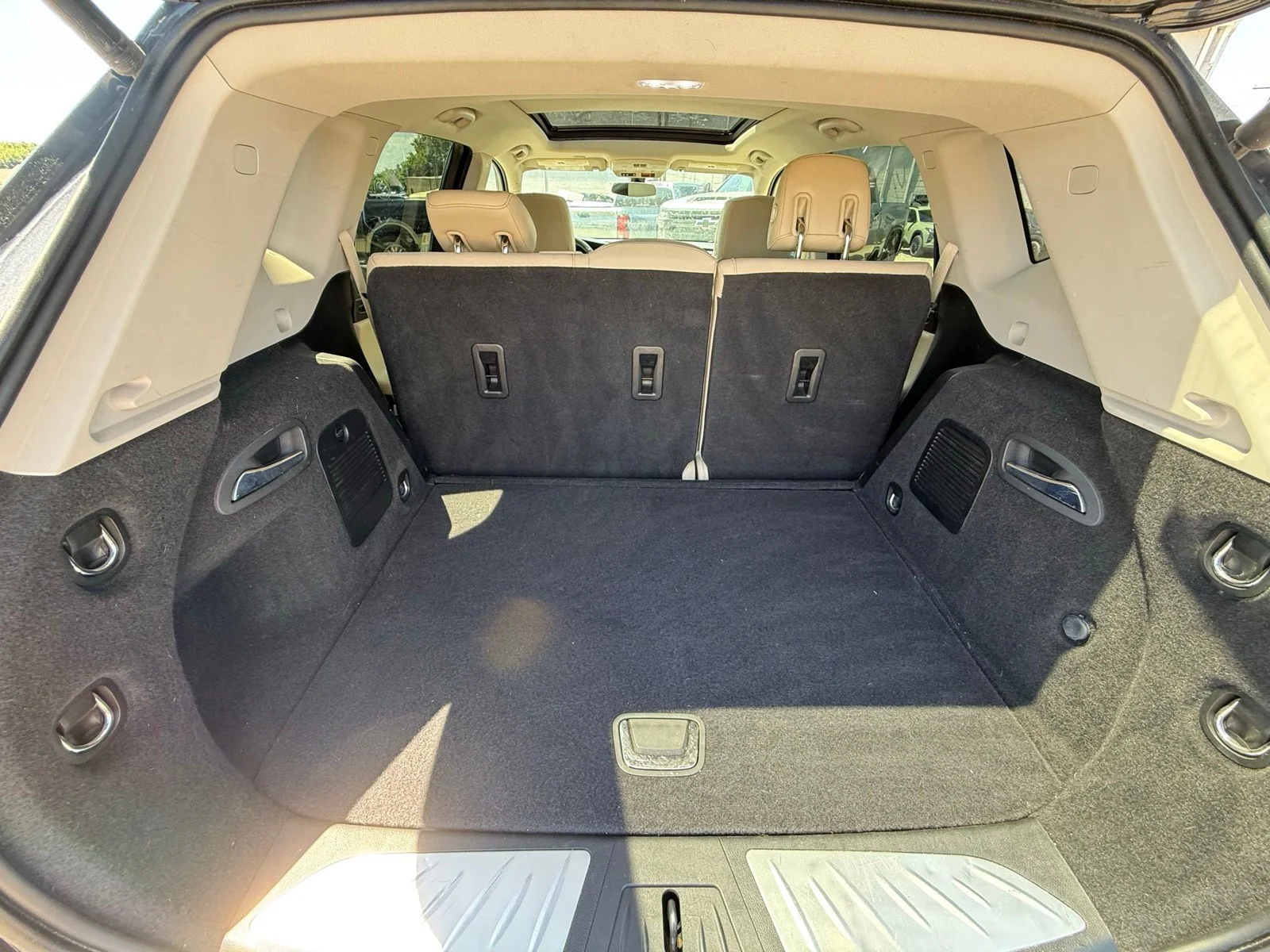 Used 2020 Black Buick Essence image 23