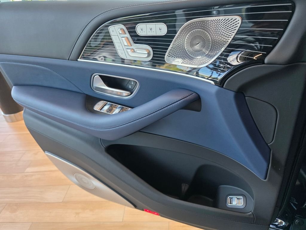 New 2026 Silver Mercedes-Benz Maybach GLS 600 image 19
