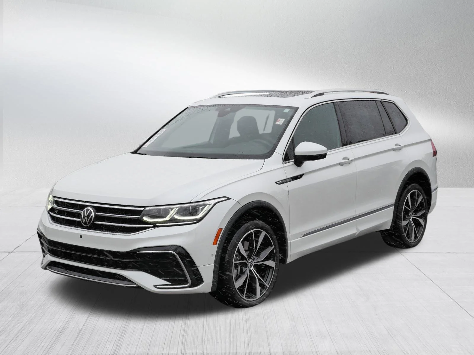 Used 2022 Oryx White Pearl Volkswagen SEL R-Line image 3