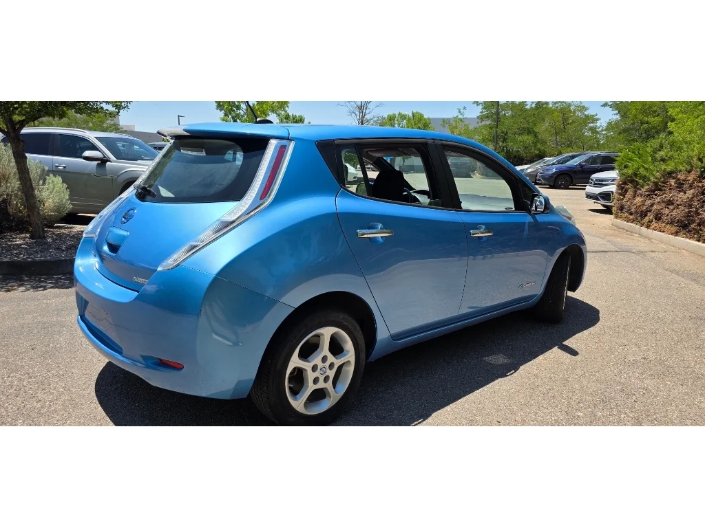 Used 2013 Blue Ocean Nissan SV image 3