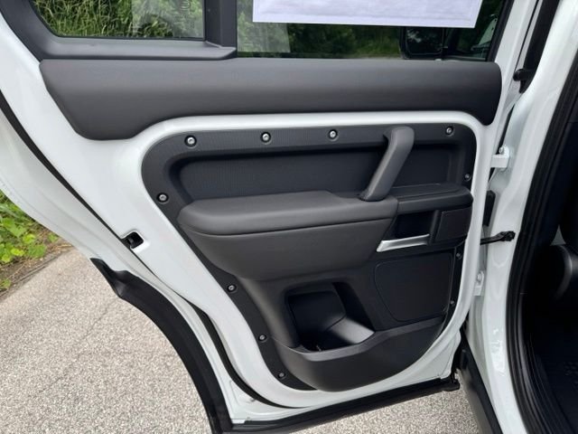 New 2026 Fuji White Land Rover X-Dynamic SE image 11