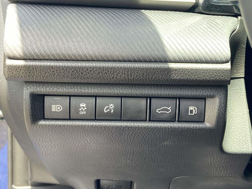 2025 Toyota Camry SE - Photo 24