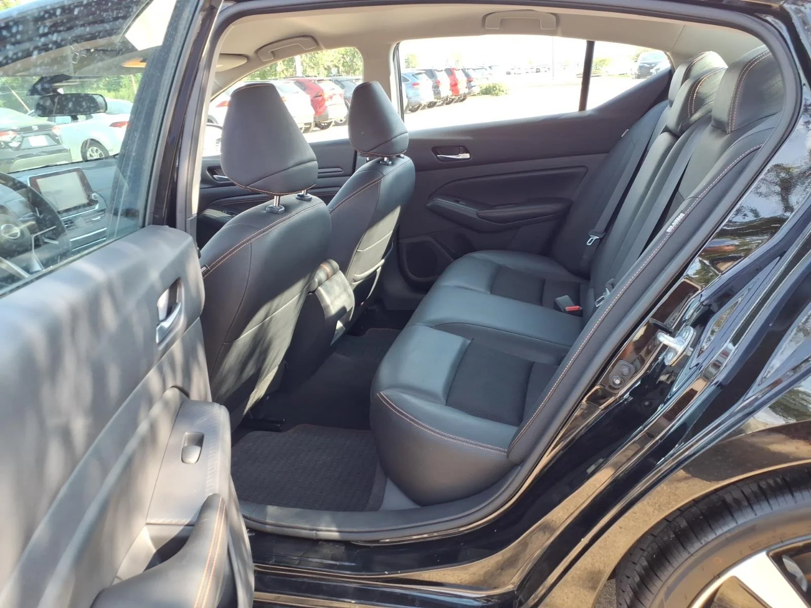 Used 2022 Super Black Nissan 2.5 SR image 14