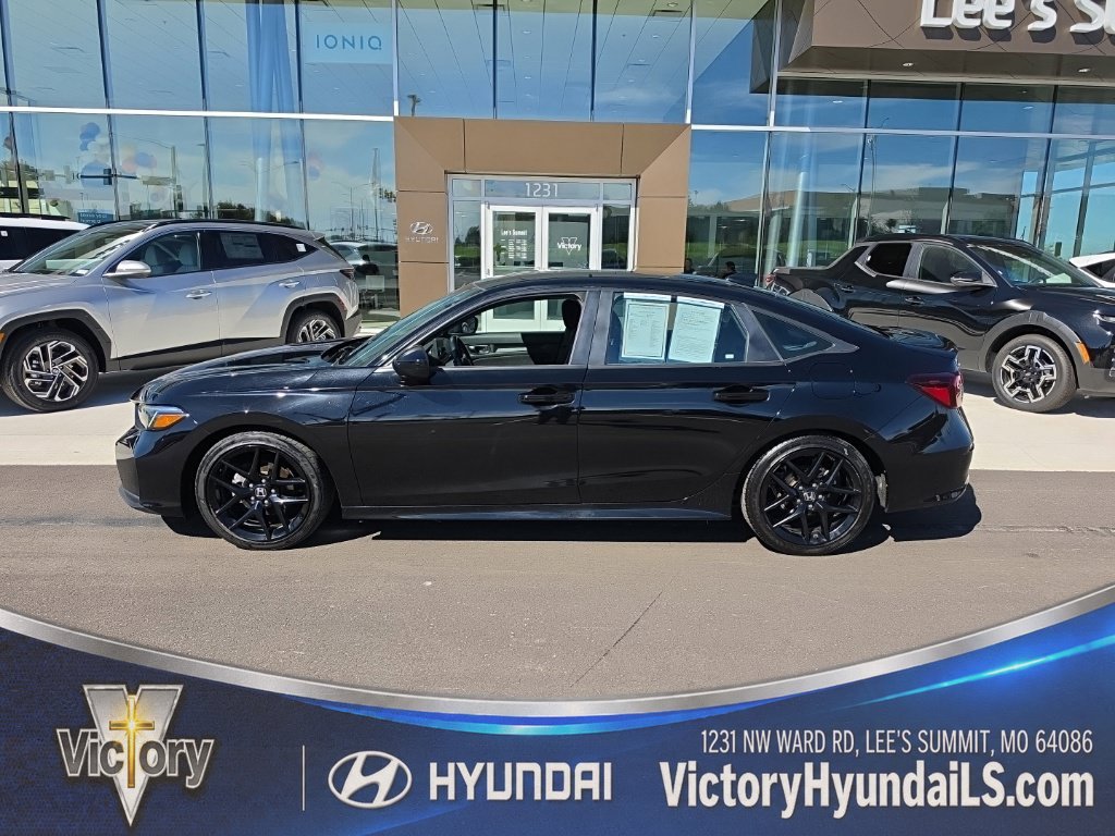 Used 2025  Honda Sport image 2
