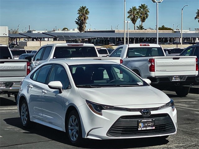 2024 Toyota Corolla LE photo 2