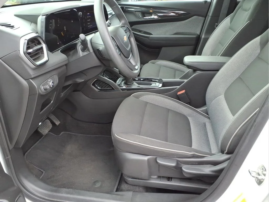 Used 2024 White Chevrolet LT image 20