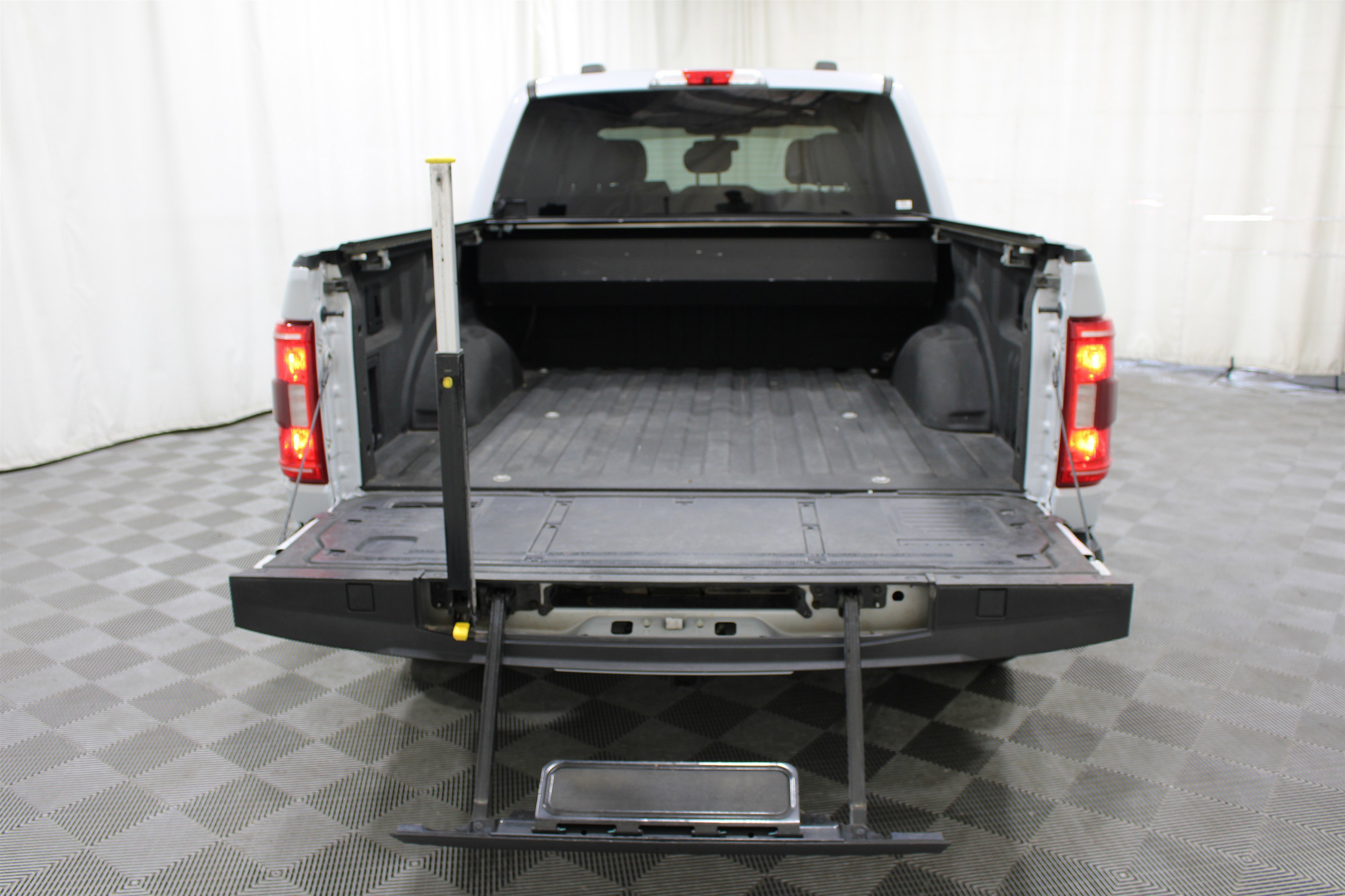 Used 2021 Space White Metallic Ford XLT image 22