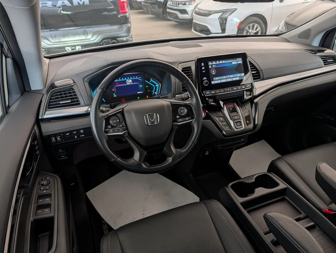 Certified Used 2022 Grey Honda EX-L NAV - - FWD - Power Sliding Doors & Liftgate - Sunroof - Leather - Heated Seats & More! image 25