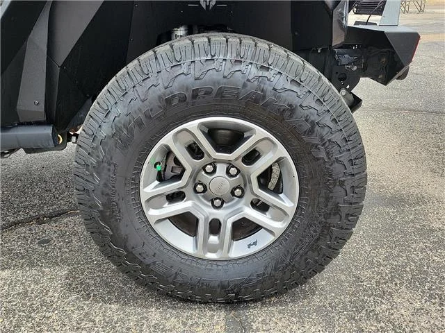 Used 2020 Black Jeep Rubicon 4x4 Crew Cab 5 ft. box image 7