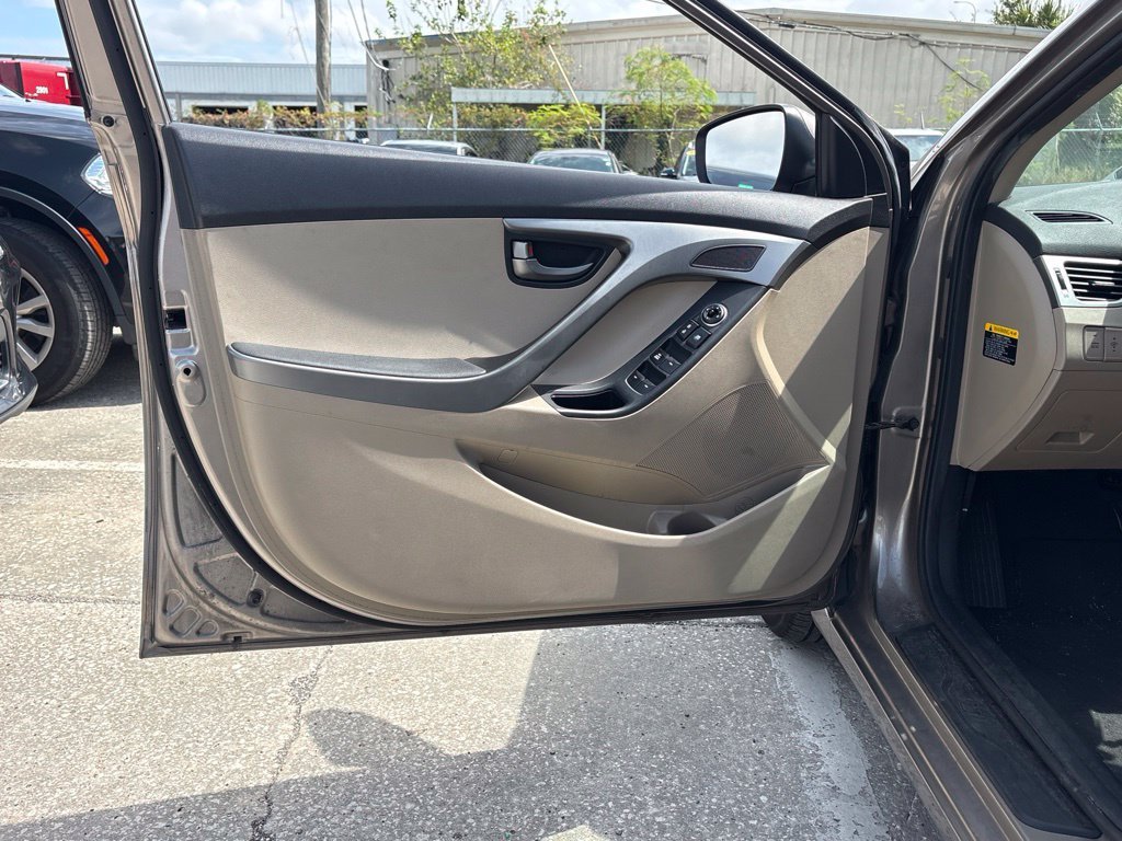 Used 2016 Brown Hyundai SE image 10