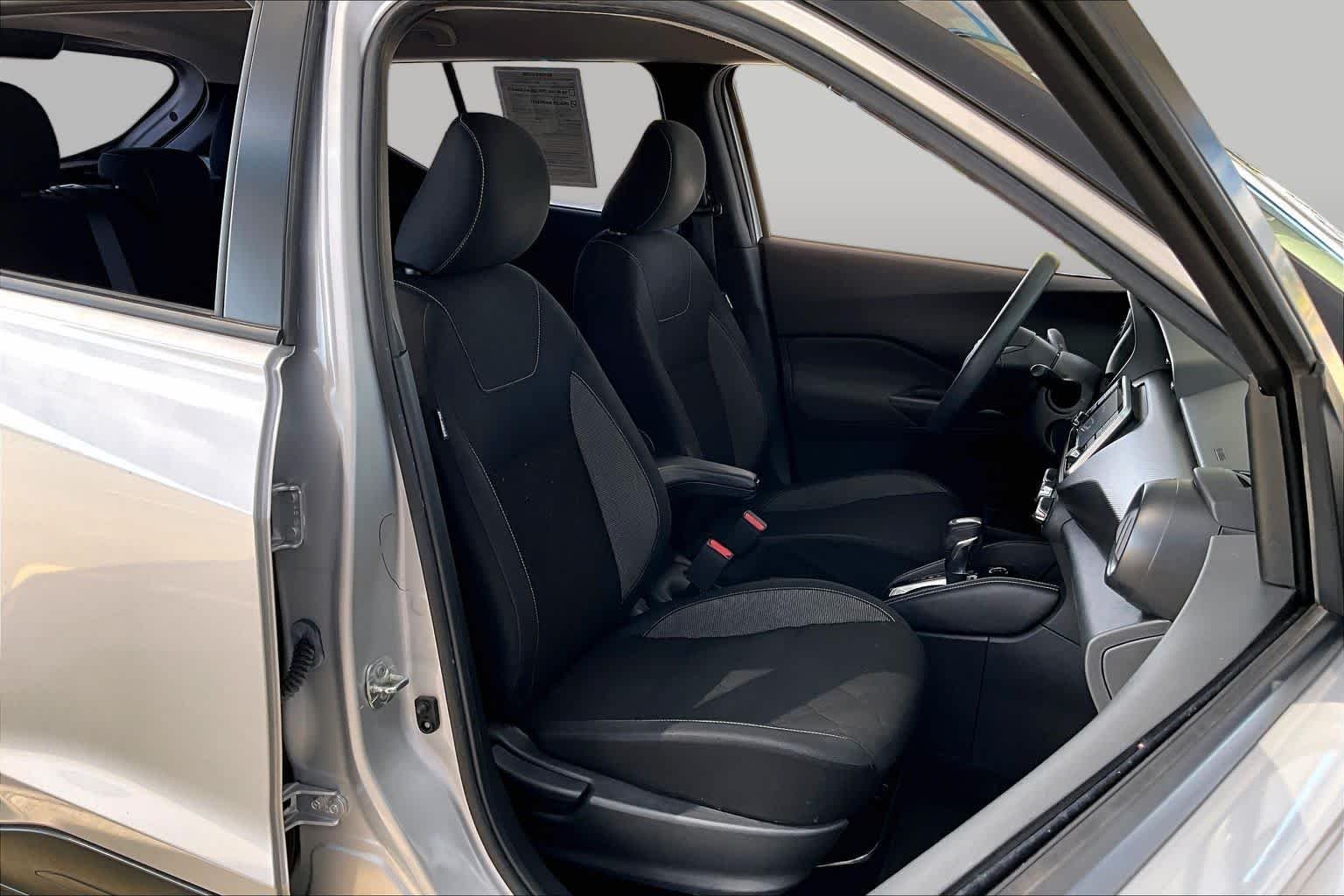 Used 2019 Brilliant Silver Metallic Nissan S image 9