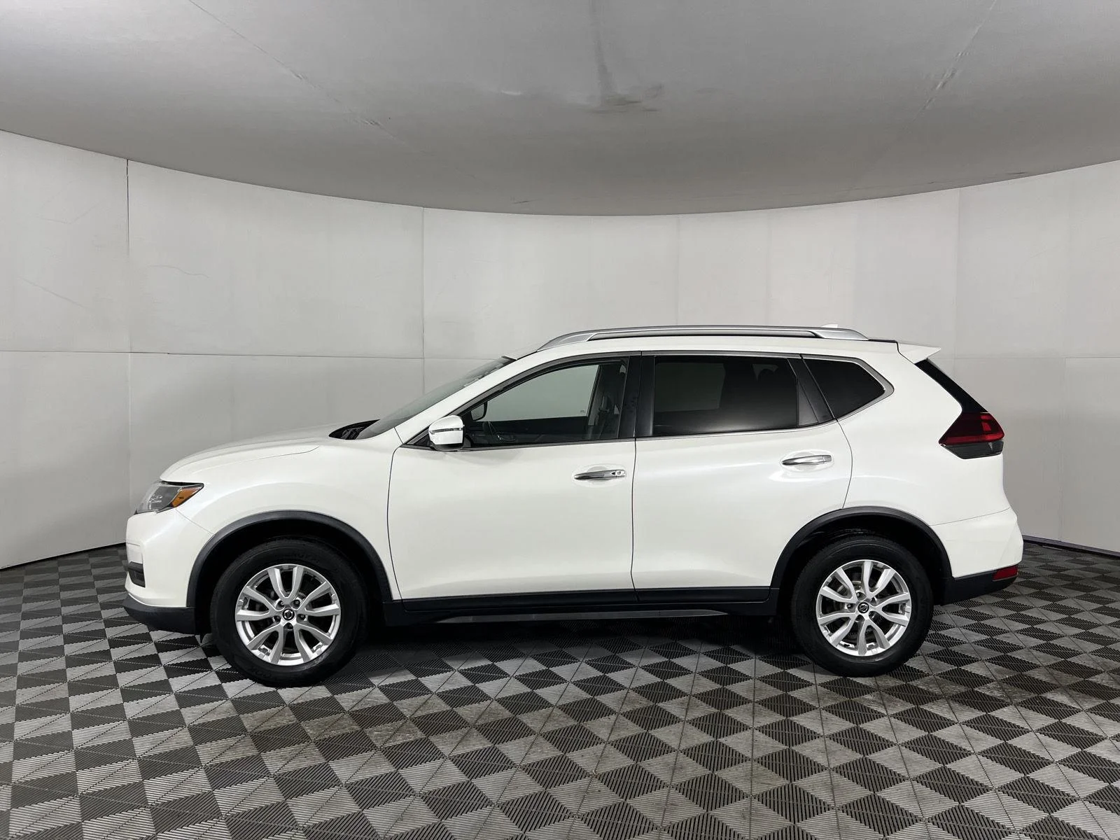 Used 2020 Pearl White Tricoat Nissan SV image 5