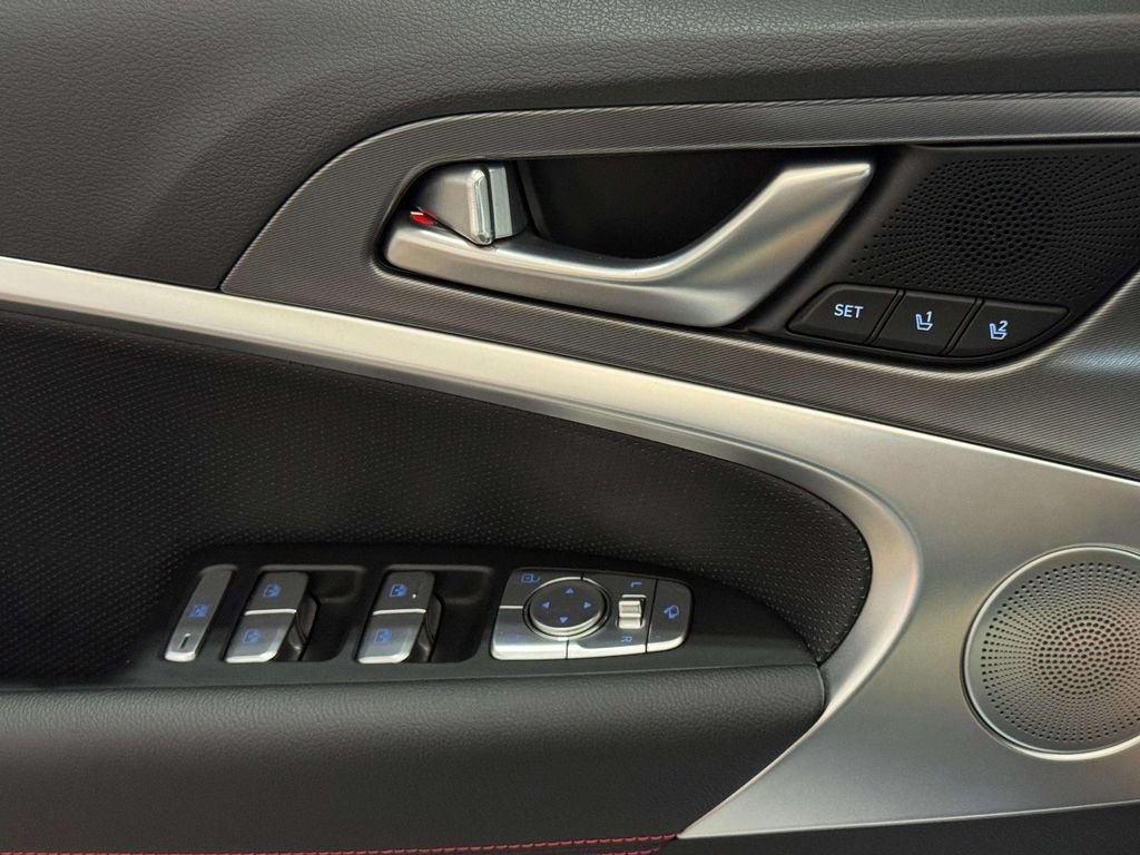 2024 GENESIS G70 Standard - Photo 20