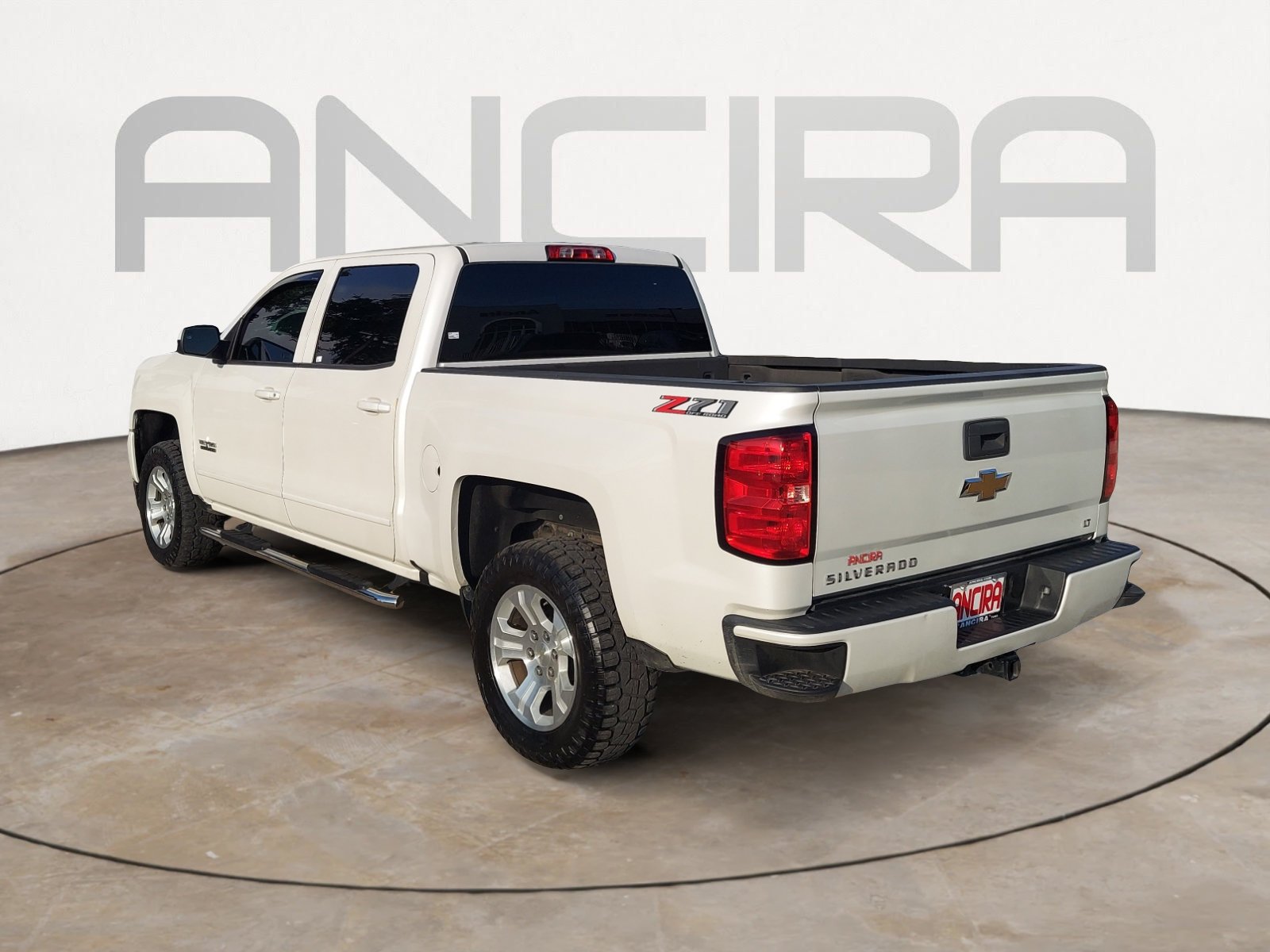Used 2018 Iridescent Pearl Tricoat Chevrolet LT image 8