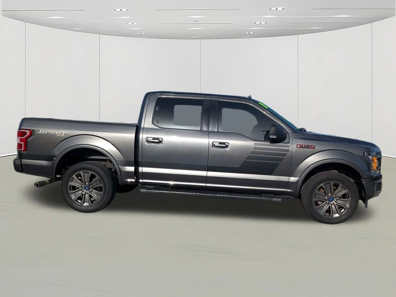 Used 2018 Gray Ford XLT image 2