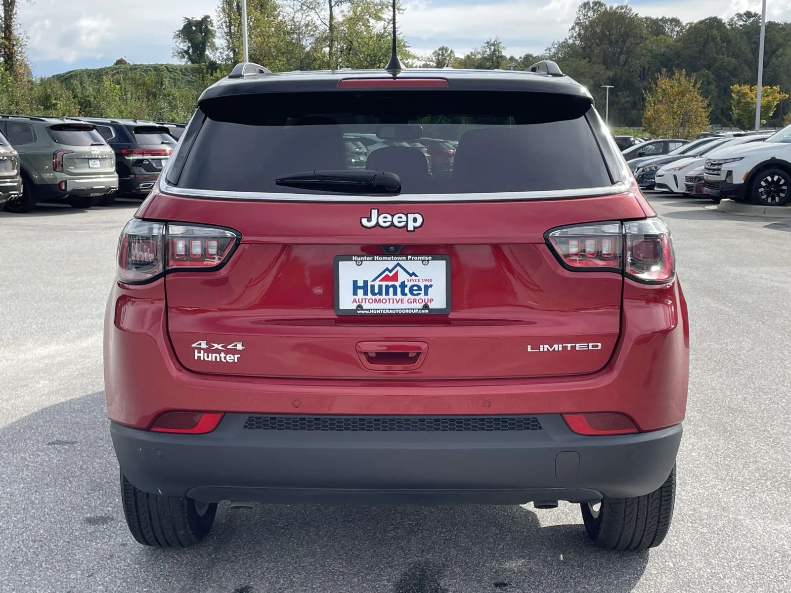 Used 2025 Red Hot Pearlcoat Jeep Limited image 27