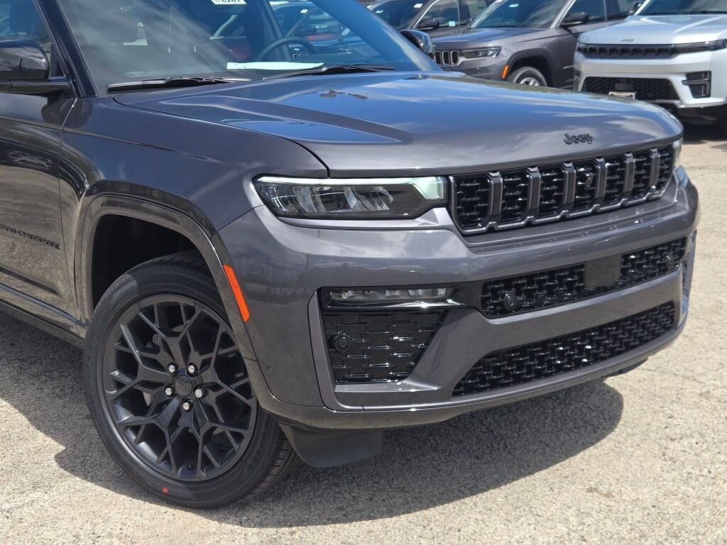 New 2026 Baltic Gray Metallic Clear-Coat Exterior Paint Jeep Summit image 4