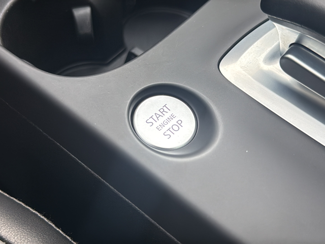 Used 2023 White INFINITI LUXE image 32