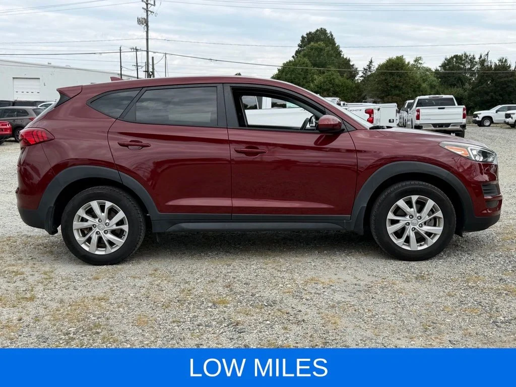 Used 2019 Red Hyundai SE image 3