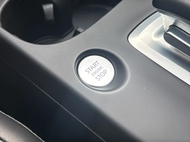 Used 2023 White INFINITI LUXE image 32