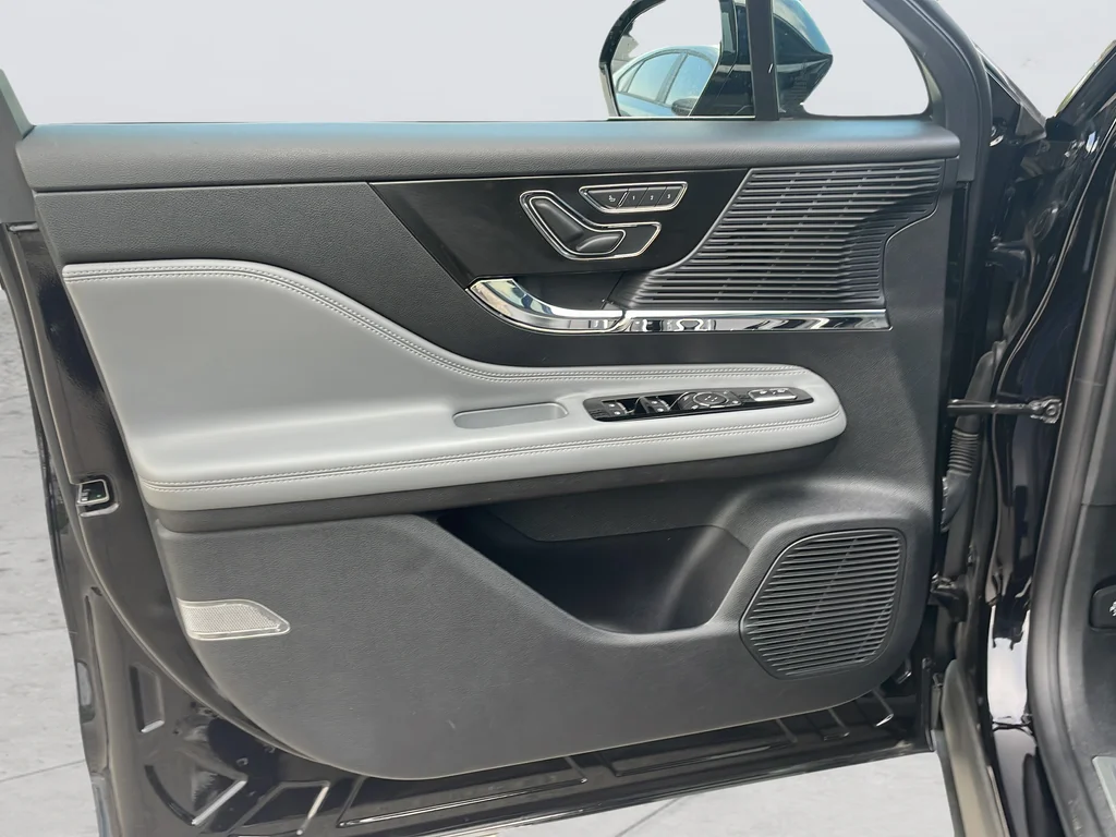 Used 2022 Black Lincoln Standard image 22