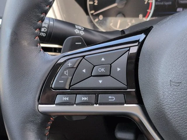 Used 2019 White Nissan 2.5 SR image 22