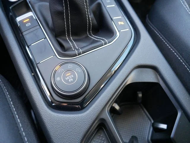 2026 Volkswagen Taos SE Black - Photo 13