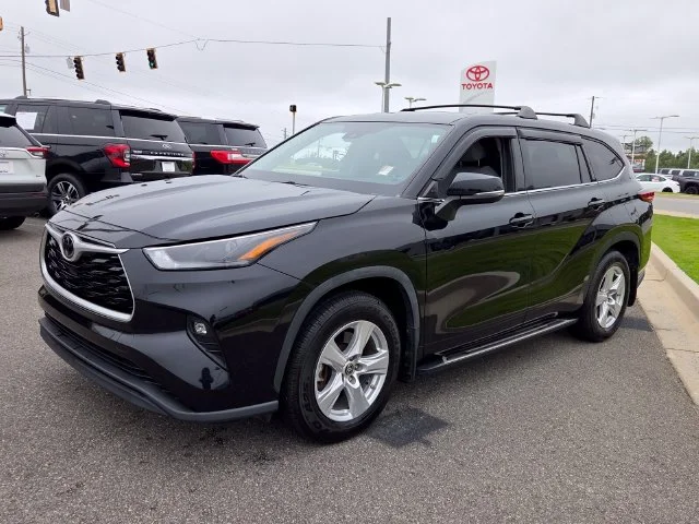 Used 2022 Black Toyota LE image 3