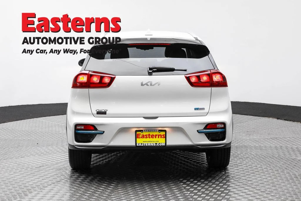 Used 2022 White Kia EX image 6